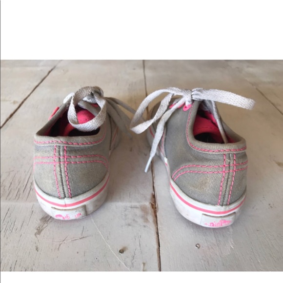 Gray van - Picture 3 of 5